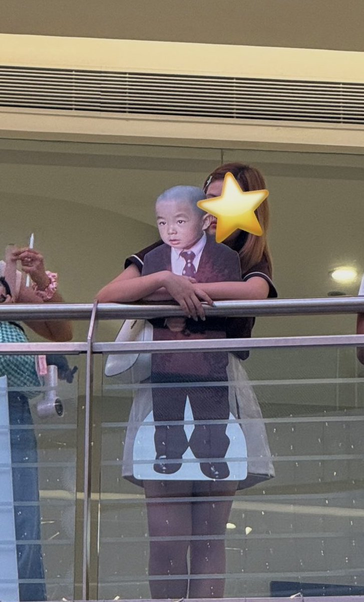 yushitwt's tweet photo. the view vs the reaction 

#YUSHI #유우시 #NCTWISH #NCTWISH_LOGin_MANILA https://t.co/5877TvzcPd