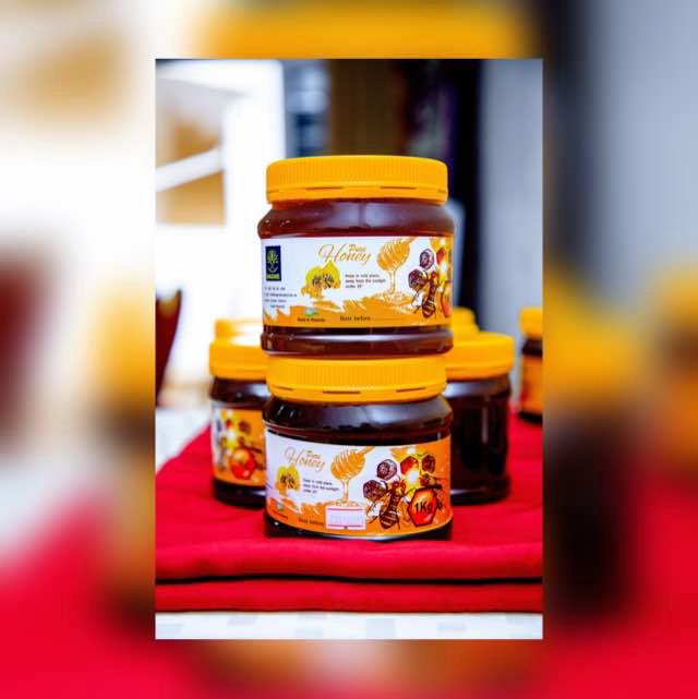 Hagne_rw's tweet photo. 🍯 Sweet news! Our Hagne Honey is here — pure, natural, and made with Compassion.
Support #Hagne. Taste the difference. Create impact.
🛍️ Grab your jar today!
#HagneHoney #TasteTheImpact #BuyNatural #SweetWithPurpose https://t.co/3tthRLQLhG