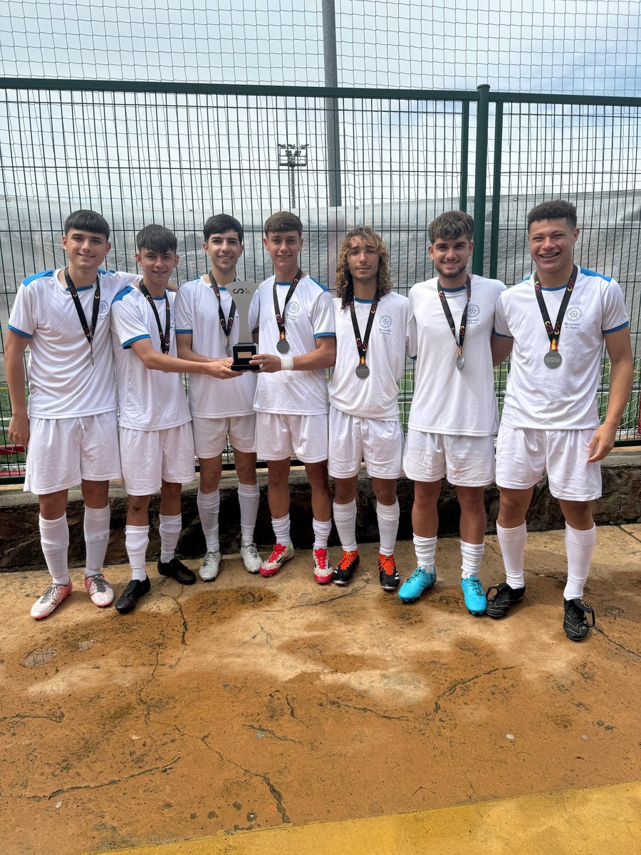 CanteraSanRoque's tweet photo. Enhorabuena chicos!
#formando deportistas, educando personas
💛🖤💛🖤 https://t.co/ilio0PoZaH