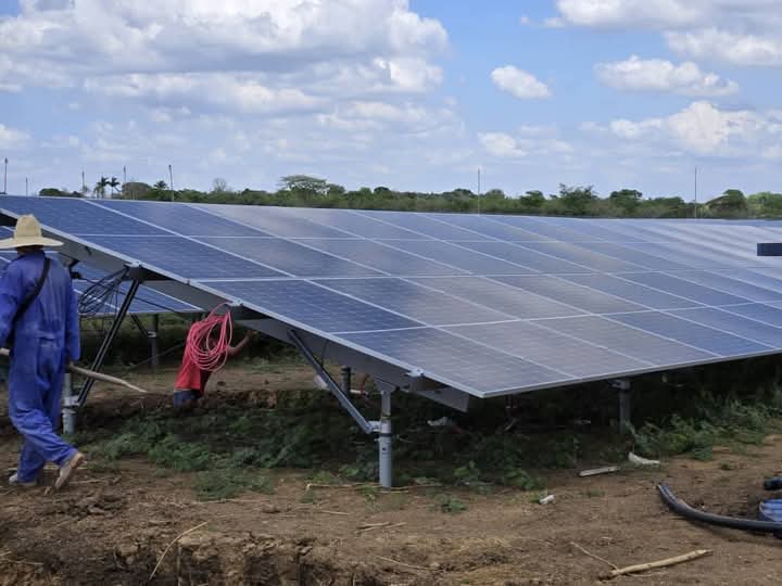 Hasta el Parque Solar Fotovoltaico Mal Tiempo en el municipio de Cruces, provincia Cienfuegos, llegó ayer el Vicepresidente de la República de Cuba Salvador Valdés Mesa.

#UNE #UnidosXCuba #UniónEléctrica #Cuba #PorCubaJuntosCreamos