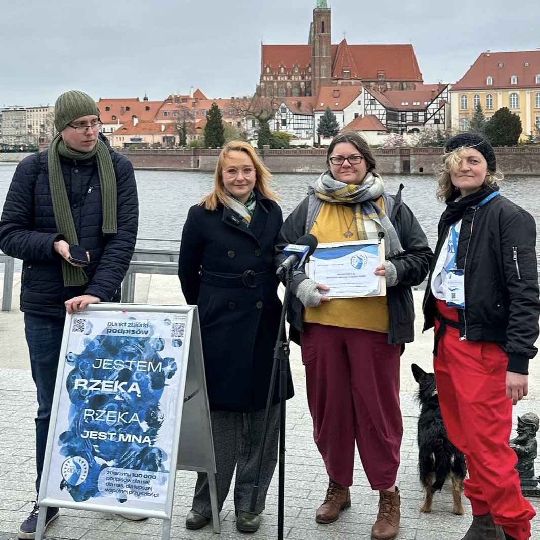 GoTracz's tweet photo. ‼️ Ostatnie dni na złożenie swojego podpisu za lepszą ochroną Odry! 👇

🌻 W przerwie #KongresPrawZwierząt brałam udział we wspólnej konferencji prasowej z Fundacją #OsobaOdra na temat obywatelskiego projektu ustawy #CzystaOdra💧✌️

⚠️ Katastrofa odrzańska pokazała, że nie ma obecnie przepisów prawnych, które dobrze by chroniły Odrę. Potrzebujemy nowych ‼️

🌻 Chciałabym bardzo, by ten projekt znalazł się w Sejmie, by posłowie i posłanki, którzy nawet mogą być nieprzekonani do koncepcji nadania Odrze osobowości prawnej, musieli się z nim zapoznać, musieli wysłuchać rzeczowych argumentów, bo uważam, że to jest ta droga, by wprowadzić realną ochronę Odry przed zanieczyszczeniem 👉 https://t.co/p1hHcS7vgk

💧 Mamy rzeki, które mają osobowość prawną w Nowej Zelandii, w Kanadzie, w Indiach. W Hiszpanii mamy lagunę. To jest rozwiązanie, które przynosi realne efekty! ✌️

🌳 Natura jest wartością, którą powinniśmy chronić! Czas dać nam narzędzia, aby chronić ją jak najlepiej! 💚

📢 Zbiórka trwa do 17 kwietnia! Bardzo państwa zachęcam do mobilizacji na ostatniej prostej do podpisywania się pod projektem! 💪

#GoTracz
