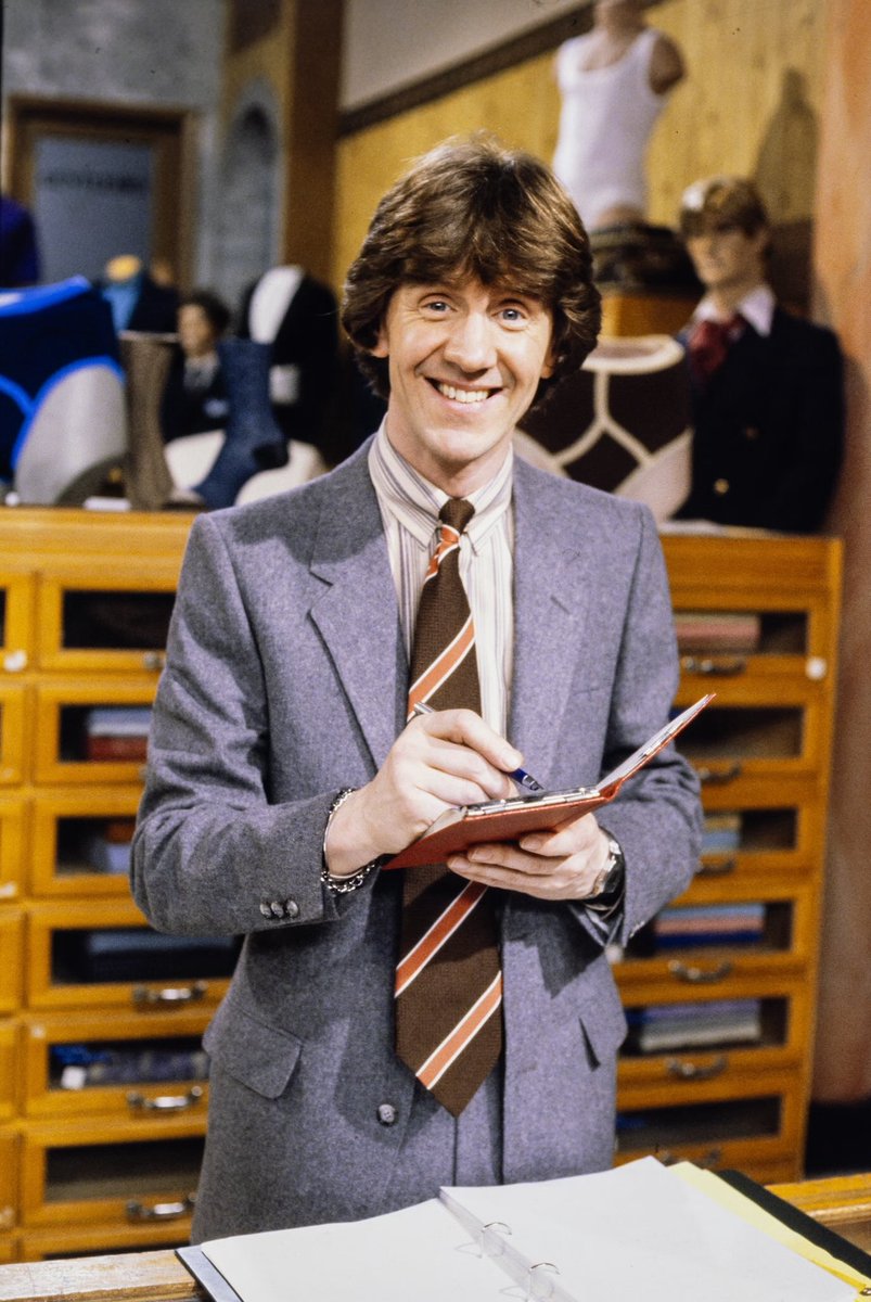 CultOfBritCom's tweet photo. Farewell Mr Spooner…

…the last one to leave the shop floor. 

#RIPMikeBerry
#AreYouBeingServed 
#WorzelGummidge 
#SunshineOfYourSmile #TributeToBuddyHolly #DontYouThinkItsTime #TheVoice https://t.co/GA9oqPpFIq