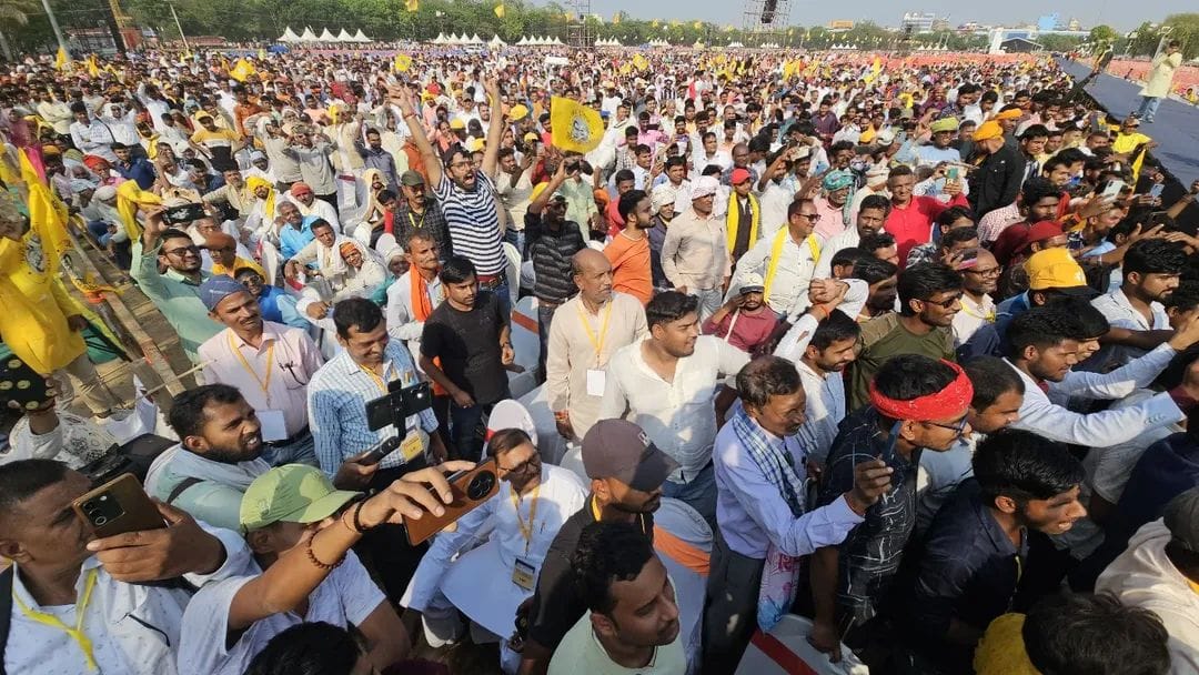 anandabhishek34's tweet image. आंखों में उम्मीदें लिए,चल दिए है प्रशांत किशोर के संग ,ये नजारा आपको दिख रहा है, ये ऊर्जा के पिण्ड है जो बिहार के बदलाव की शुरुआत है।
बदलेगा बिहार, जन सुराज।
#जनसुराज #PrashantKishor #BiharBadlavRally #gandhimaidan #jansuraajparty #JanSuraaj #Bihar