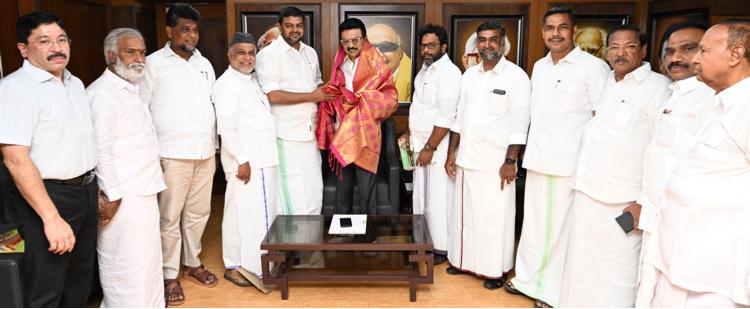 SDPI_KarPresi's tweet photo. Delegates led by  @sdpitnhq
President Nellai Mubarak met CM M.K. Stalin, thanking the govt for opposing the Waqf Amendment Bill. Key demands submitted: repeal of the Act, release of life-term prisoners, quota hike, and Muslim VCs in govt universities. #SDPI  #MinorityRights https://t.co/8aEONDHAnz