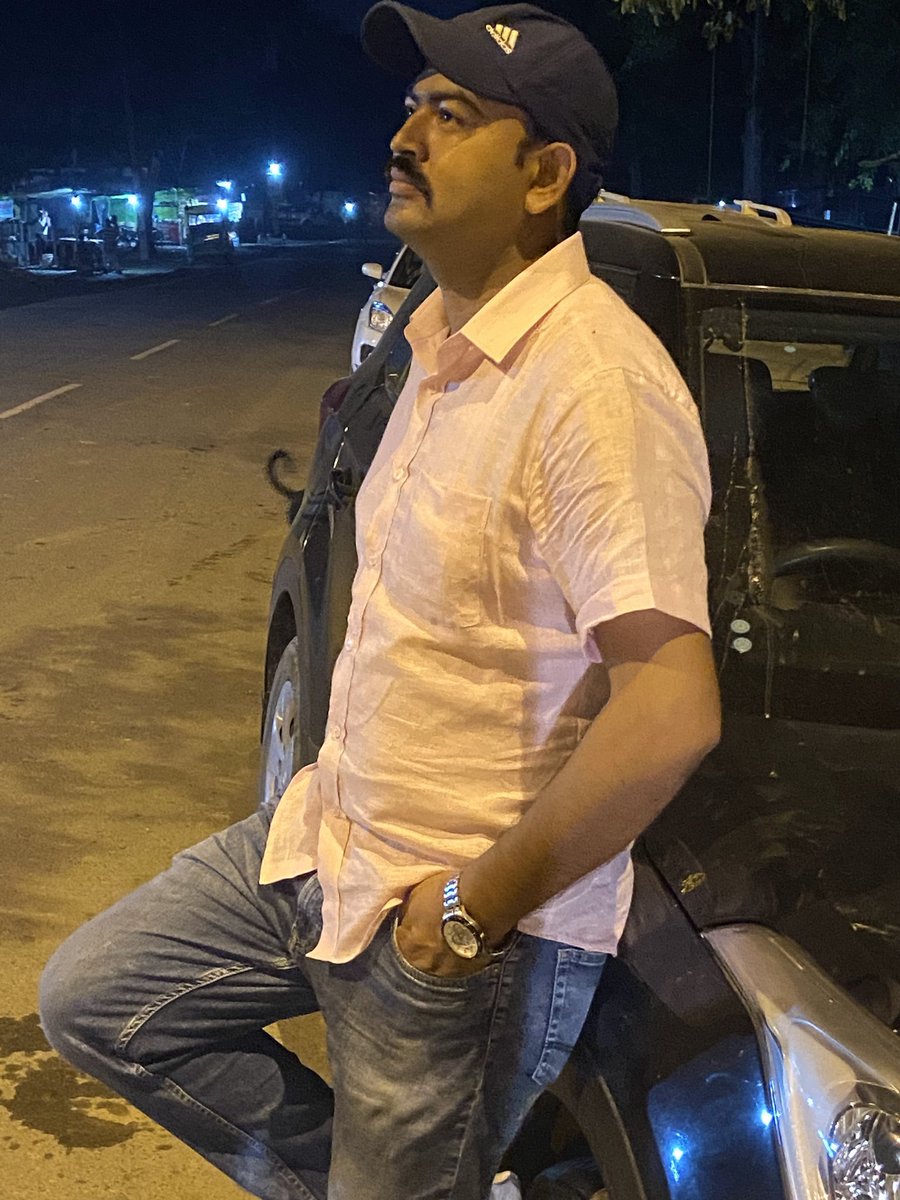 जंग में कागज़ी अफ़रात से क्या होता है,
हिम्मतें लड़ती हैं तादाद से क्या होता है।