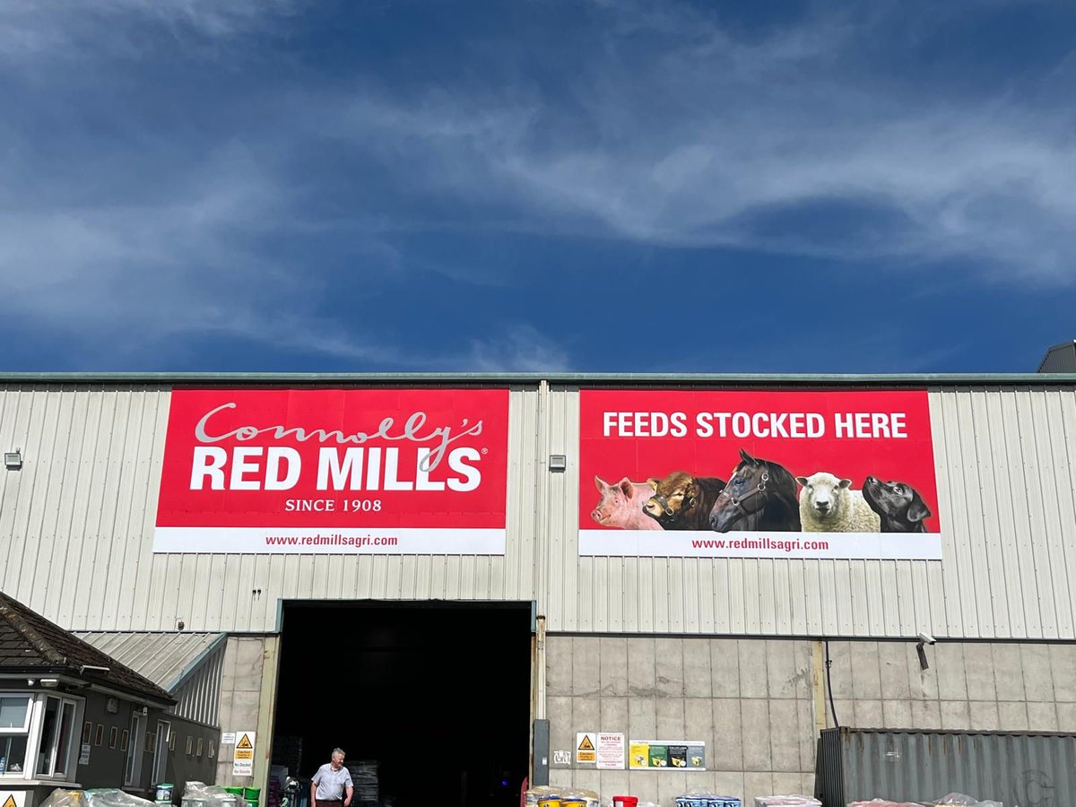 New signage at our store in Baltinglass looking well in the sunshine ☀️☀️☀️

Remember you can find your nearest Connolly's RED MILLS Store or stockist on our website ⬇️

redmillsagri.com/where-to-buy/v…

#REDMILLSAgri