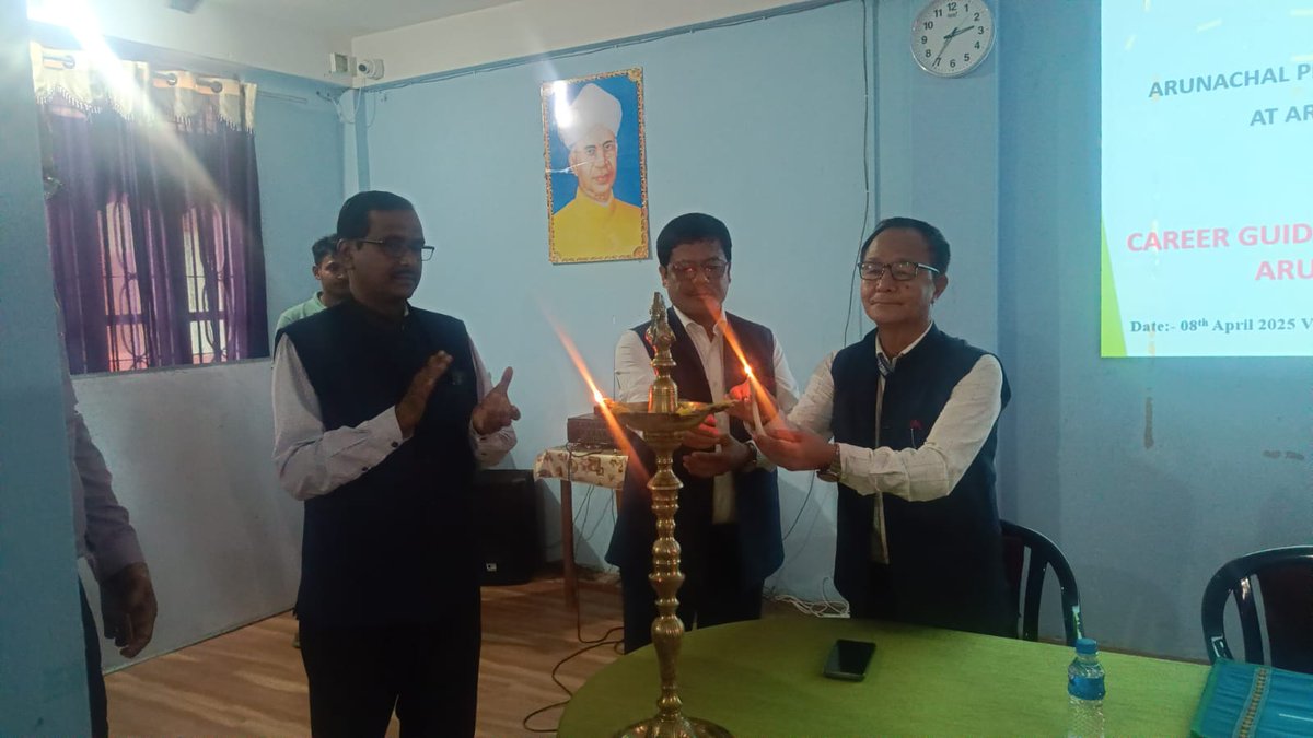 APPSC_Official's tweet image. APPSC &amp;amp; Arunodaya University held an outreach on 8 Apr to guide students on careers &amp;amp; exams. APPSC Chairman, Prof. Lingfa urged confidence &amp;amp; discipline, while member Koj Tari emphasized planning. He also spoke on armed forces careers. AU VC Dr. Verma discussed youth challenges.