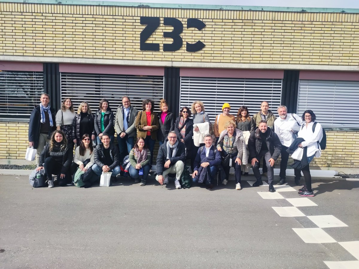 Jordi Castillo (@jordicastillo24) on Twitter photo 🌍 Aquesta setmana som a Copenhague 🇩🇰 amb 20 membres dels equips directius dels centres d'FP de Barcelona i la seva AMB descobrint els aspectes més rellevanta de la direcció i gestió dels centres d'FP danesos, gràcies a #ZBC <a href="/consorciedubcn/">Consorci d'Educació</a> <a href="/fundaciobcnfp/">Fundació BCN FP</a> <a href="/XarxaFP_SG/">XARXA FP</a> 🌍 Aquesta setmana som a Copenhague 🇩🇰 amb 20 membres dels equips directius dels centres d'FP de Barcelona i la seva AMB descobrint els aspectes més rellevanta de la direcció i gestió dels centres d'FP danesos, gràcies a #ZBC <a href="/consorciedubcn/">Consorci d'Educació</a> <a href="/fundaciobcnfp/">Fundació BCN FP</a> <a href="/XarxaFP_SG/">XARXA FP</a>