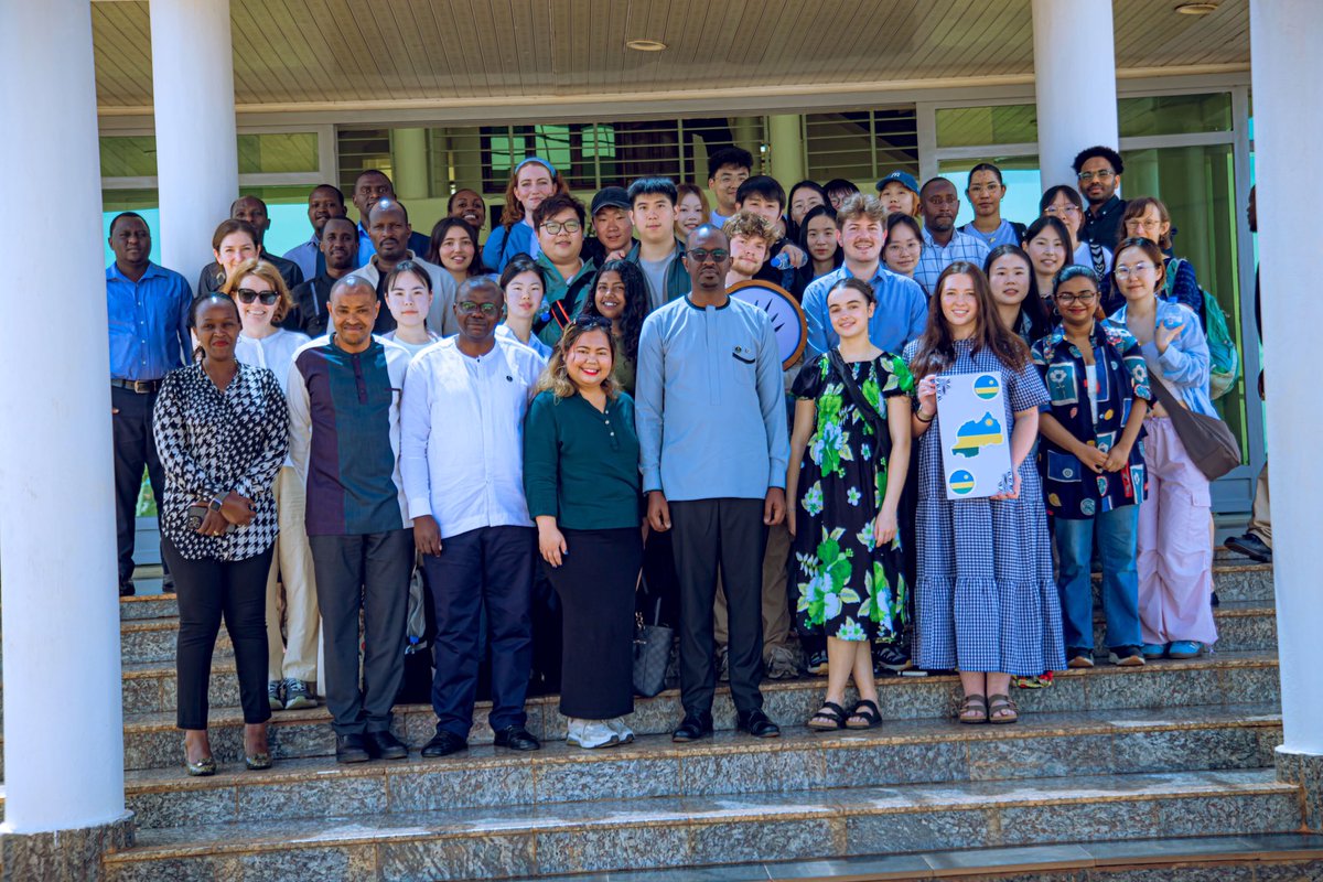 KayonzaDistrict's tweet photo. This morning, the Mayor @BoscoNyemazi welcomed a delegation from the Manchester University of UK, who are in Rwanda for a learning trip. 

Their areas of interest for learning focused on decentralized service delivery for land use, Healthcare services… https://t.co/dpAKOko5yN