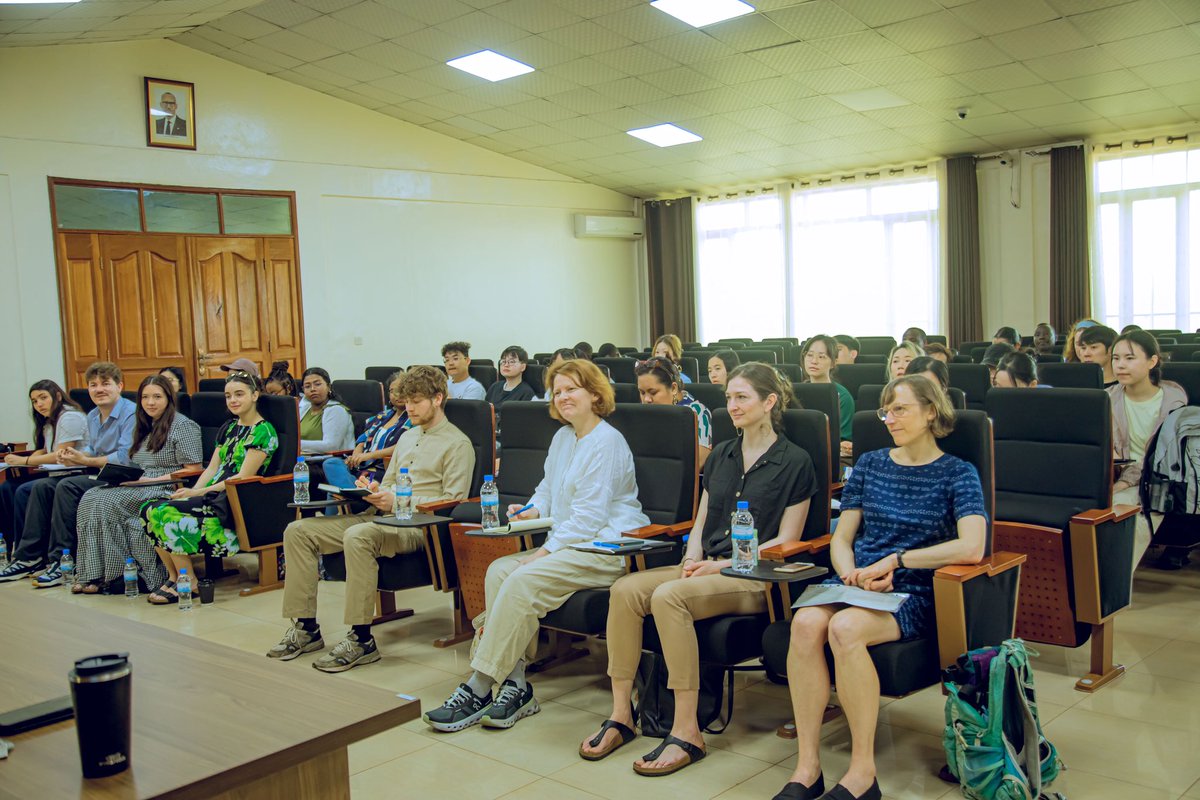 KayonzaDistrict's tweet photo. This morning, the Mayor @BoscoNyemazi welcomed a delegation from the Manchester University of UK, who are in Rwanda for a learning trip. 

Their areas of interest for learning focused on decentralized service delivery for land use, Healthcare services… https://t.co/dpAKOko5yN