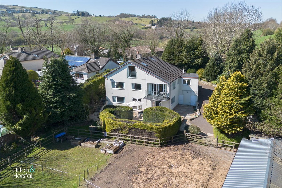 HiltonHorsfall's tweet photo. Hillside View | Cross Lane | Salterforth | Approx | 0.64 acre | Four Bedrooms | Stables | Stunning Position | £499,950 https://t.co/lFNlHWnGnw