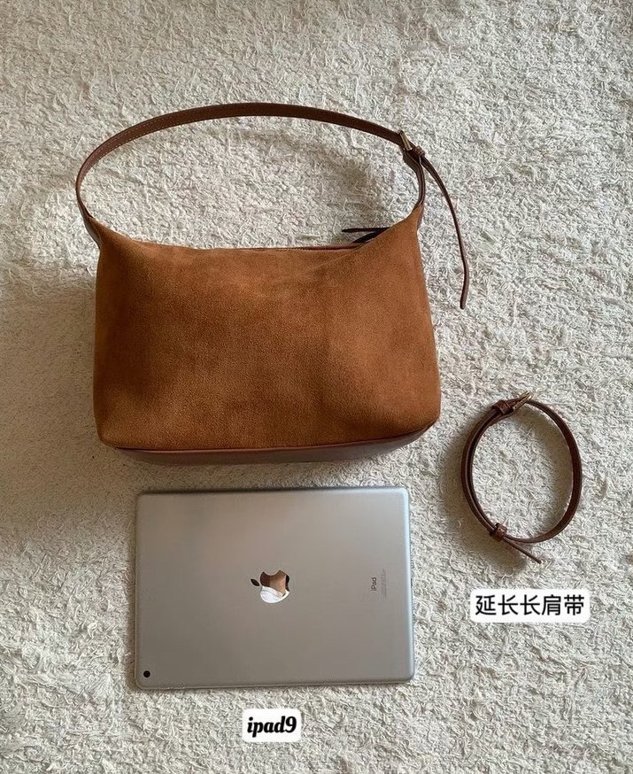 เปิดจองรอของ5-10วัน
กระเป๋าสะพาย
จุของได้เยอะ รีวิวแน่น จาก 650 ลดเหลือ 199บาท เป็นหนังกลับไม่อมฝุ่น มีสายสะพายยาวให้ด้วยนะ
ปิดรับ14/04/25 จ่ายตอนถึงไทย
มี2สี น้ำตาลเข้ม น้ำตาลอ่อน