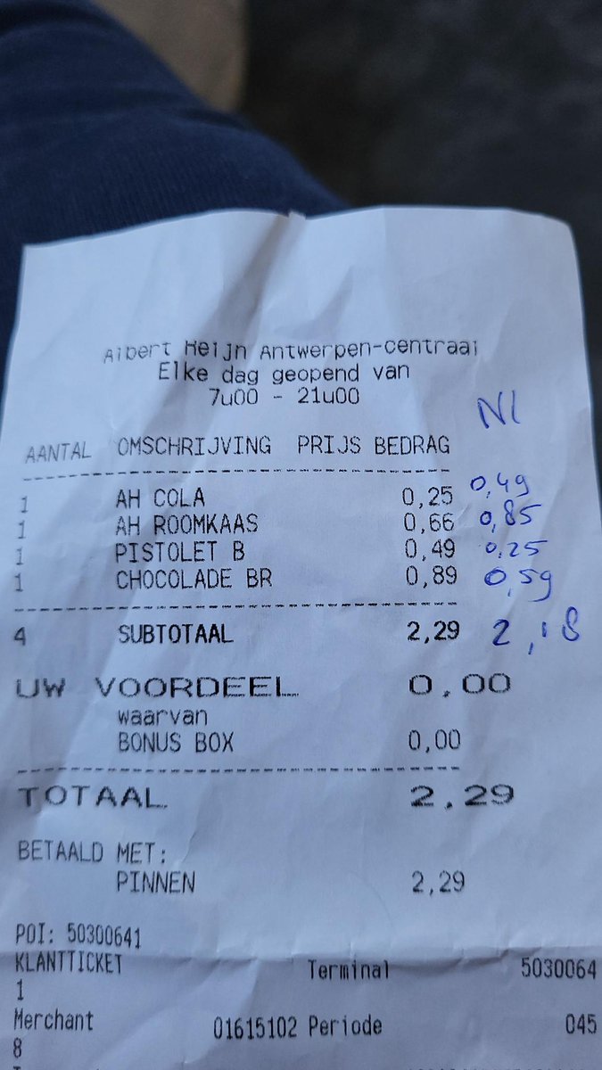 Manon2104's tweet photo. @HartvNL Ligt eraan wat je koopt.  Broodwaren moet je dus in NL kopen!! https://t.co/5tJHDmEvRn
