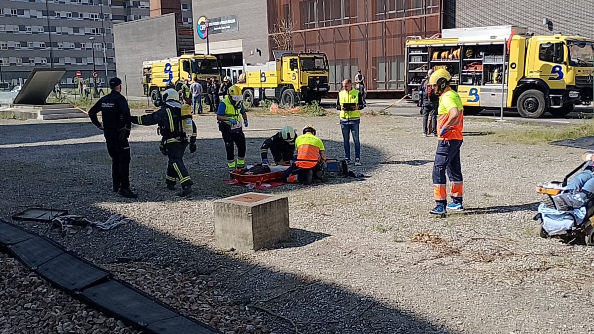 112Asturias's tweet image. Hoy hemos participado en el simulacro conjunto de la activación de planes de autoprotección de @Adif_es y @Renfe para testar la nueva instalación del túnel de #Langreo (Estación Nueva). El #SEPA ha movilizado el vehículo #PMA y el #VAL (apoyo a grades emergencias)