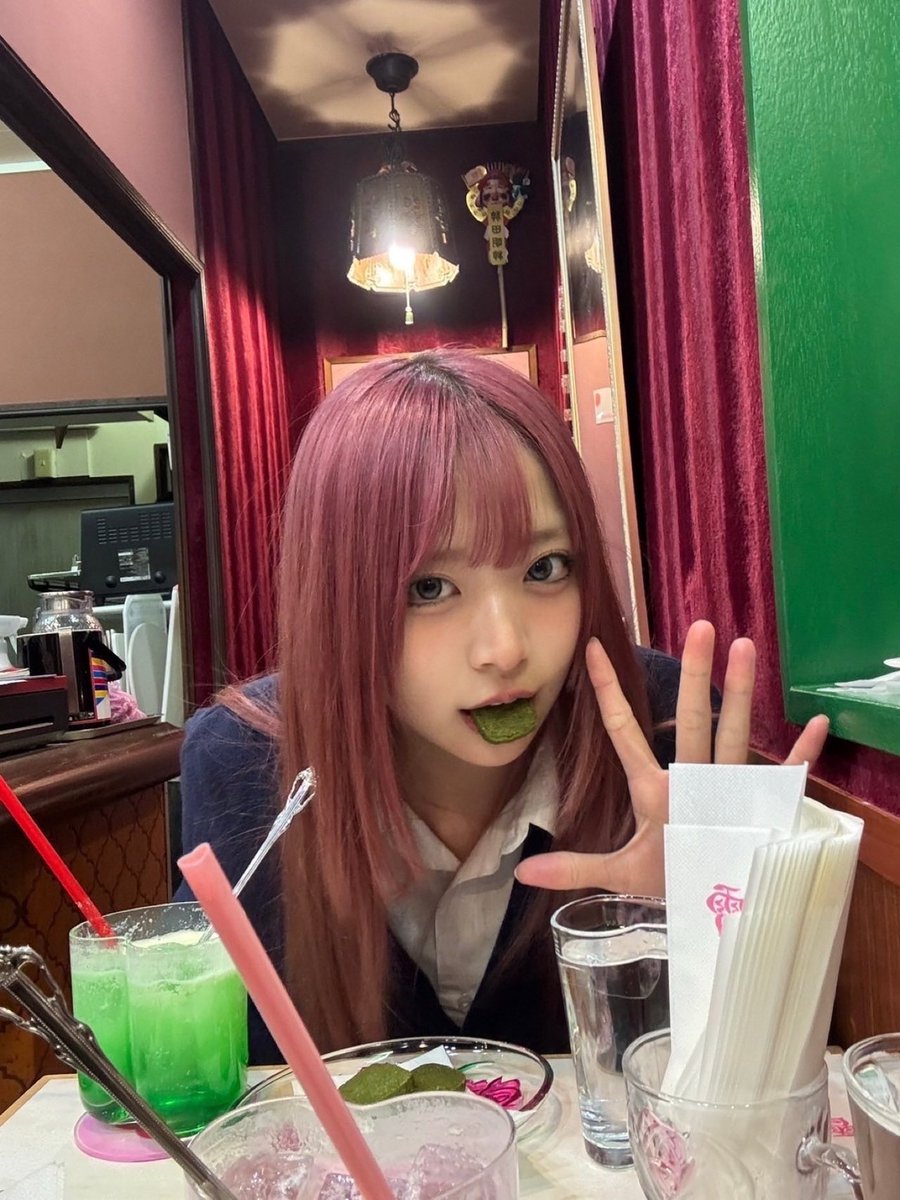 派手髪期おまたせ➰🎀💘 私の大好物クリームソーダ🤤💭 めちゃ美味しく