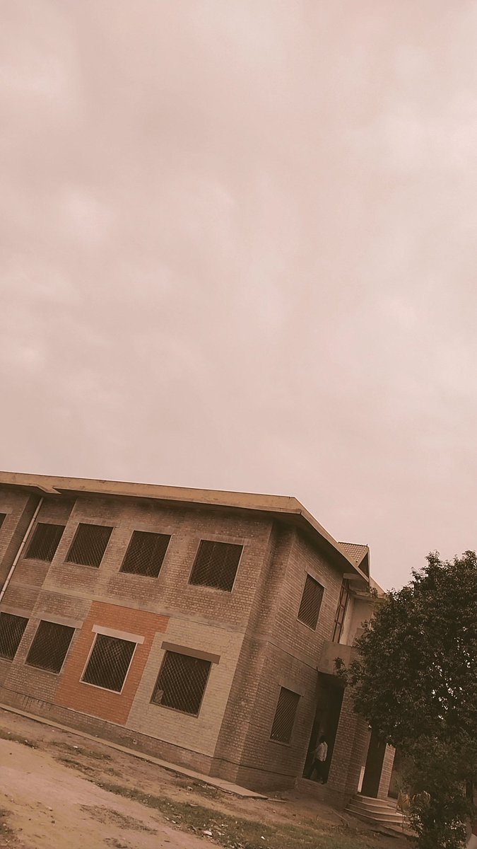 کچھ لوگ ہمیں اپنے الفاظ سے رویے سے اتنی اذیت دیتے ہیں کے زندگی میں پھر کبھی وہ ہم سے پیار سے بات کریں یا ہم پر کوئی احسان کریں تو ان سے عجیب سی نفرت محسوس ہوتی ہے