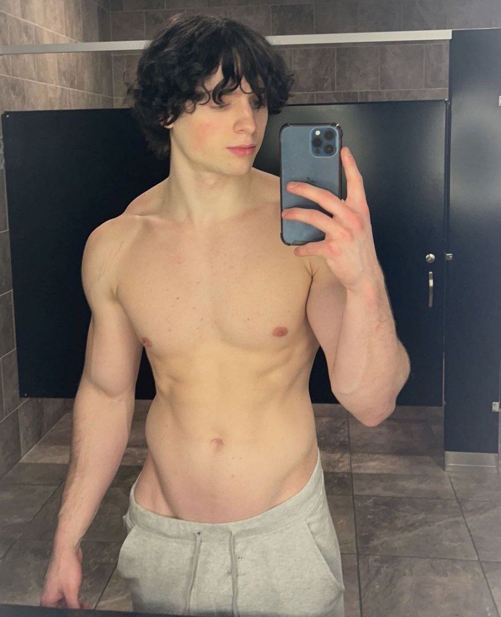 X_4_Love's tweet photo. luvtok is a living deity he deserves to be worship 🤤 https://t.co/YmX1SKuO5q