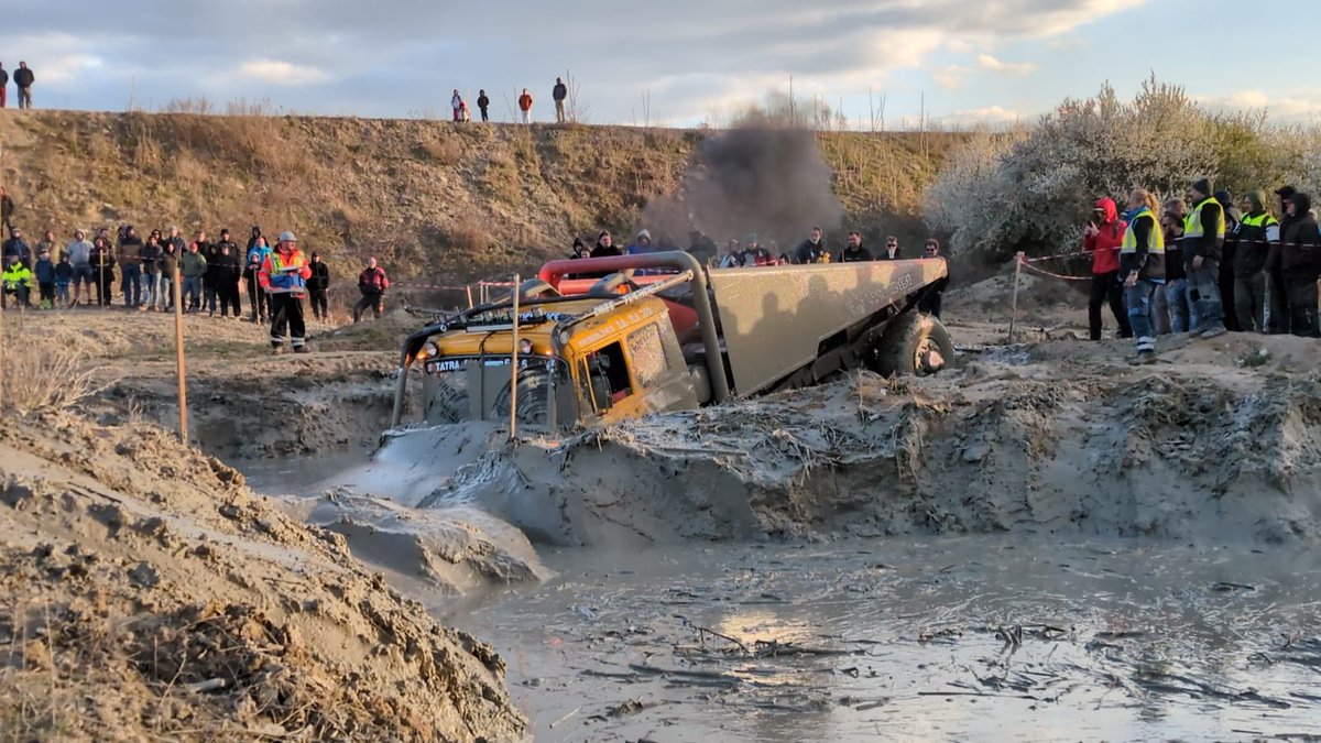 Jsme hrdí na podporu truck trialového týmu V&amp;M Racing! 🚛🏁 Posádka Špička-Urban-Vích obsadila v uplynulém víkendu 4. místo v Milovicích s Tatrou 815 6x6. Přijďte fandit 26. 4. 2025 na domácí závod do Braňan u Mostu!

#TruckTrial #SUTORGlobal #VandMRacing #Tatra815