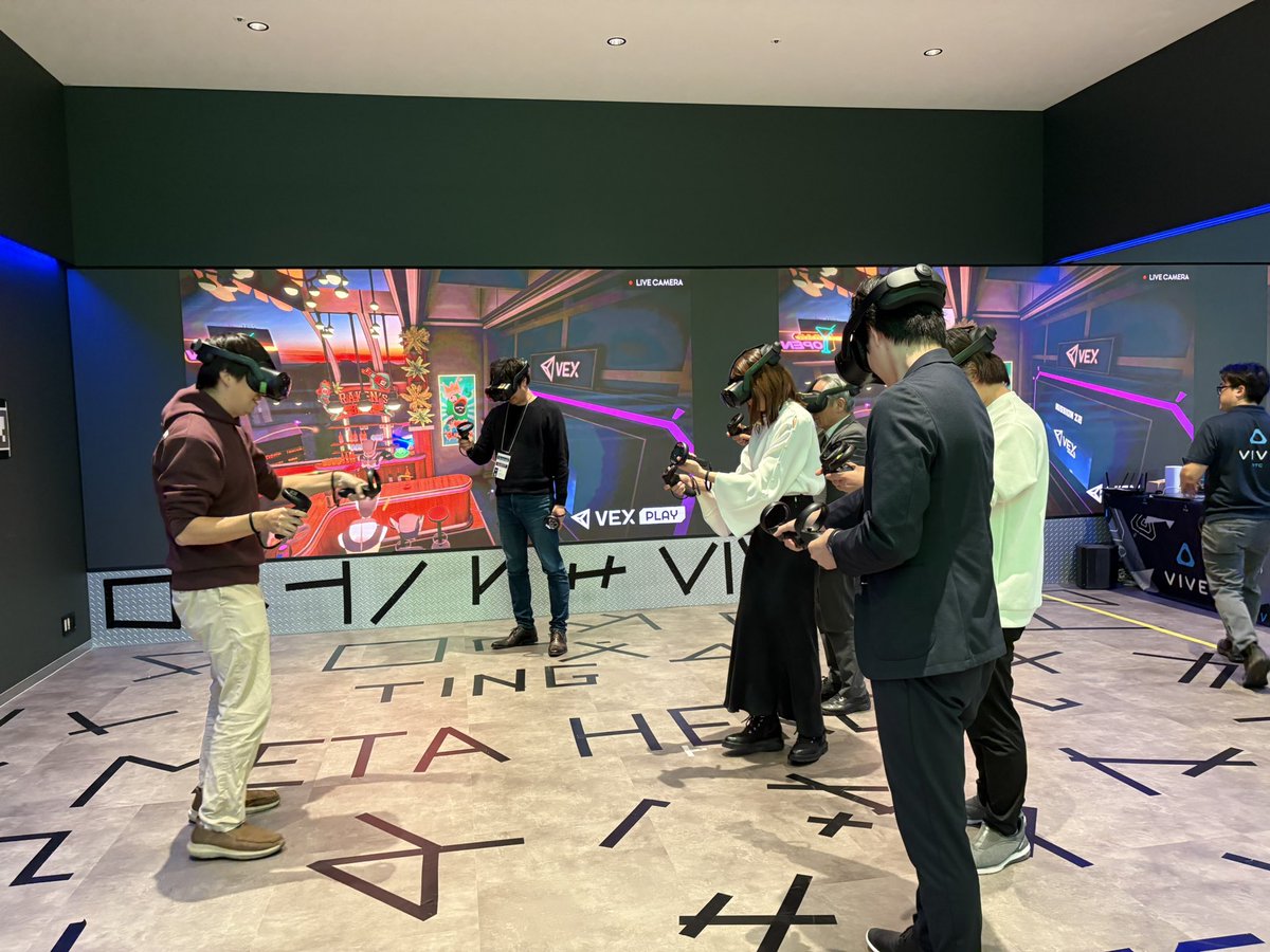 HeroEgg20240801's tweet image. 『#HTC  ×Meta Heroes』

なんばパークス「eスタジアムなんば本店」が、“XRゲーセン”に大変身‼️

1日目は企業様向け体験会を開催し、大盛況で幕を閉じました！ 
明日4/12(土)は、家族で楽しめる一般向け体験会！ VRで“未来のあそび”を体感しよう🤩
#HeroEgg #VIVE #XR体験