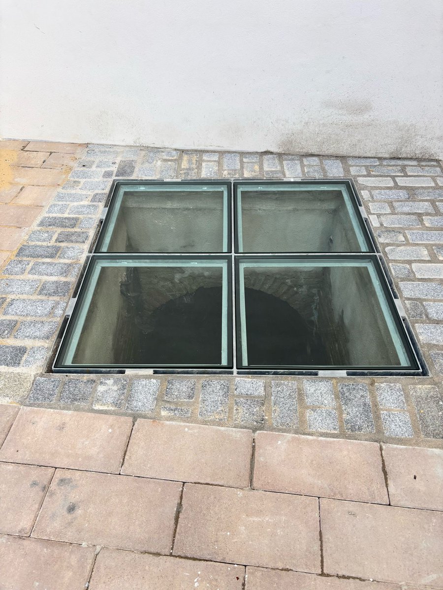 OccOBRA's tweet photo. 🧱 Obra de la Plaza de Juanito Maravillas de Villaviciosa de Córdoba terminada.

¿Adivinas qué es eso que dejan ver los cristales del suelo? 💠 https://t.co/WhO6Pg7Edb