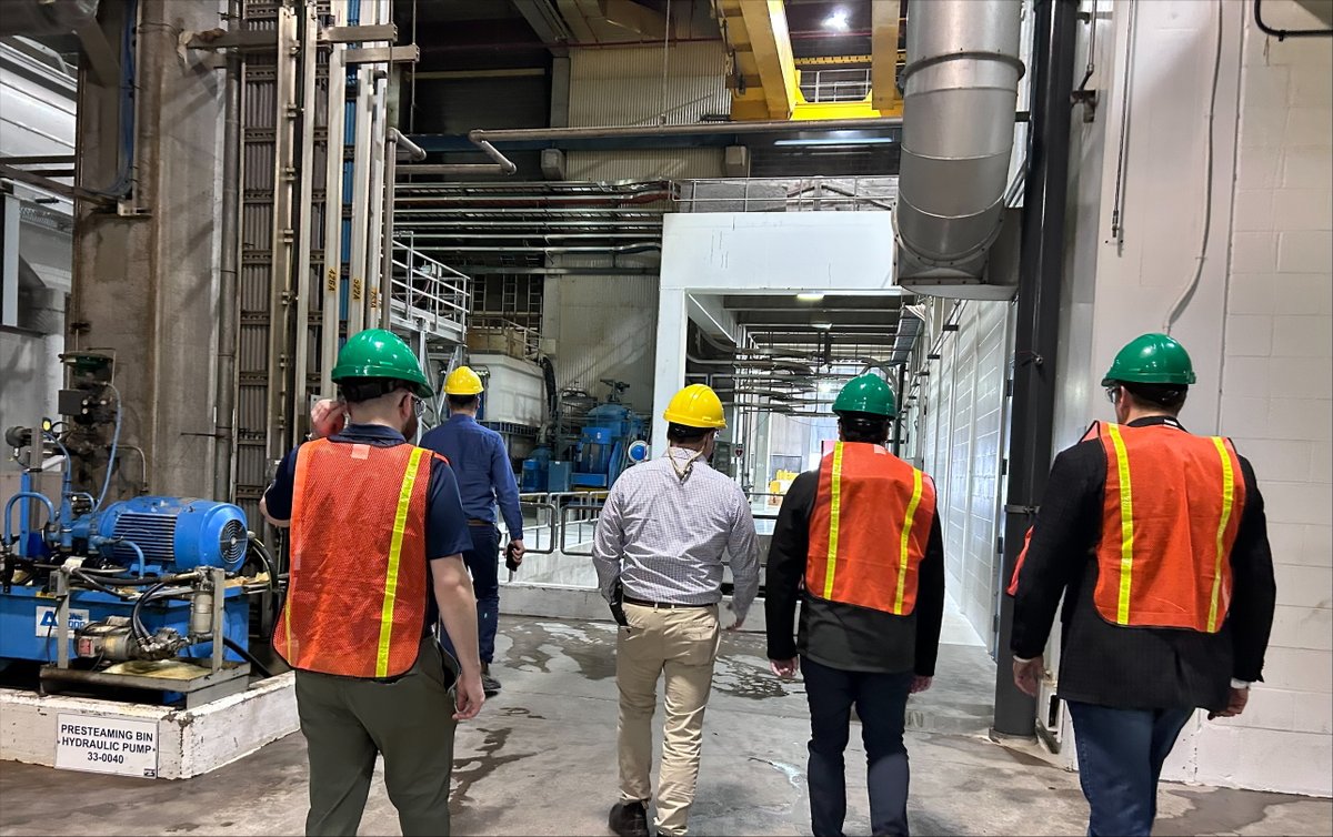 NS_LabourSkills's tweet photo. Our Minister @NolanYoungMLA &amp; MLA Chris Palmer toured the @PortHawkPaper facility this week to see paper production in action. 

With a focus on environmental sustainability, this facility plays a key role in providing good jobs &amp; supporting local families. https://t.co/NzGCGIFn6Y