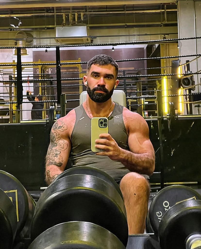 LHurg10's tweet photo. Throwback to before surgery > Yesterday.
Missing the gym. Hopefully not losing too much size - another 4 weeks before I'm back on the weights https://t.co/OKdz1Ax6pz