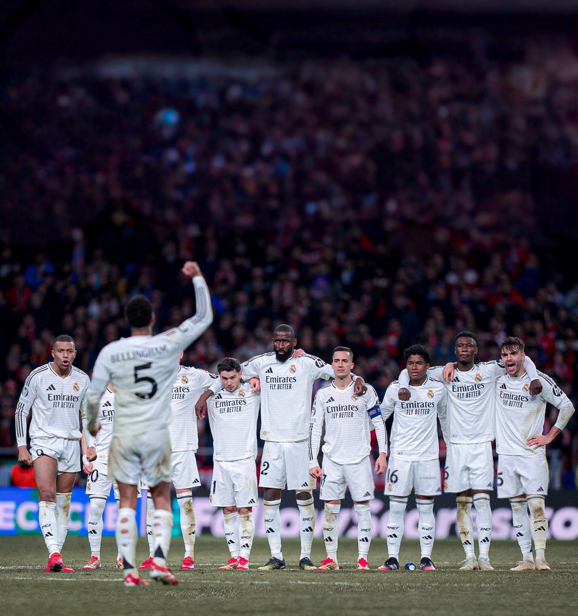 لو فى فريق واحد قادر يرجع من 3/0 ف هو ريال مدريد.
ولو فى مكان واحد ممكن تحصل فيهو حاجة زي دي ف هو البرنابيو!