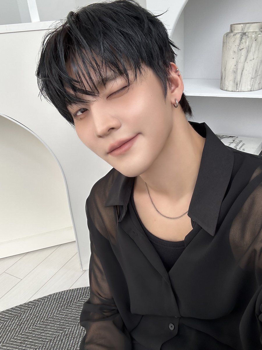 VannerOfficial's tweet photo. [📸]

🐈‍⬛

#풀어 #Pour_Up
#VANNER #배너
#GON #곤 https://t.co/7ZaHjkvqAk