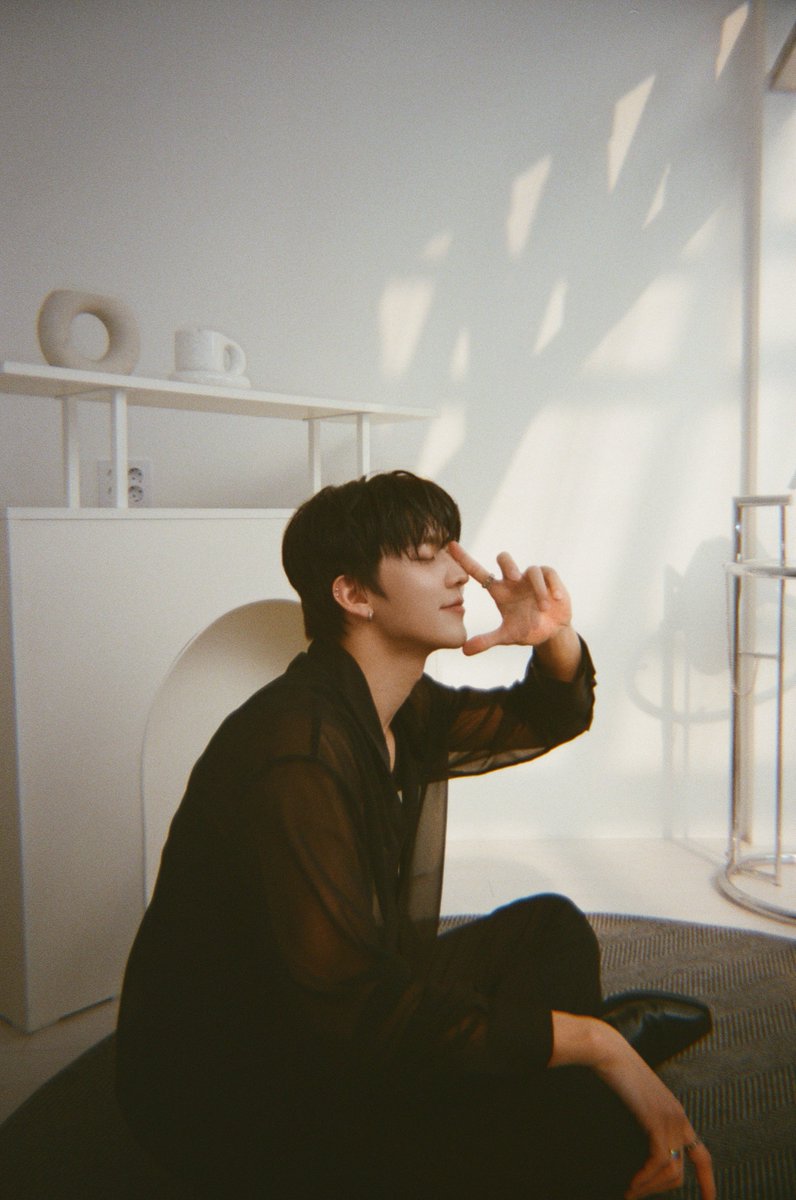 [📸]

🐈‍⬛

#풀어 #Pour_Up
#VANNER #배너
#GON #곤