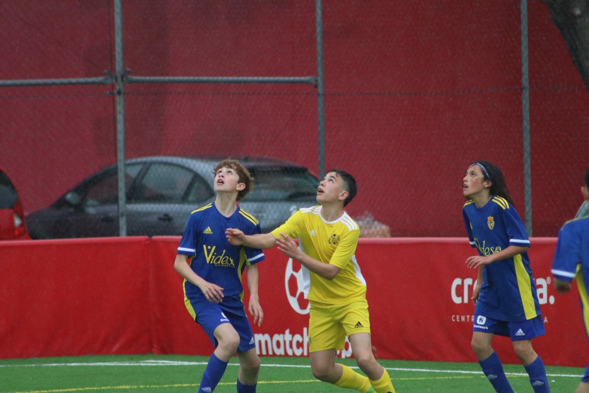 fedriojafutbol's tweet photo. ⏱️ Minuto 30. Partido de una emoción tremenda. Qué lucha la de ambos conjuntos. VAMOS RIOJANOS‼️ 

@asturfutbol 0 
@fedriojafutbol 0 

#SomosFutbol 
#SomosLaRiojaSub12👦 
⚽❤️🤍💚💛 https://t.co/uYGT7ABQhL