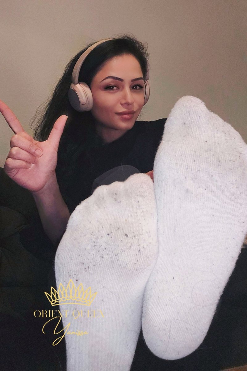 LadyYanissa's tweet photo. One day in my socks is a lifetime in your pathetic fantasy, Loser 👣👃

#whitesock #dirtysocks #dreckigeSocken #Socken #feetworshi̇p #feetfetısh #Smellit @rt_feet @RT_Findom_JTB @rtfindom @dev_oted @FindomPromos_ @FeetForumArea @FeetFinder #Femdom #findom #joi #Feet #ayakfetişi #ayakkölesi #kirliçorap #çorapfetiş #sahibetuerk #sahibe