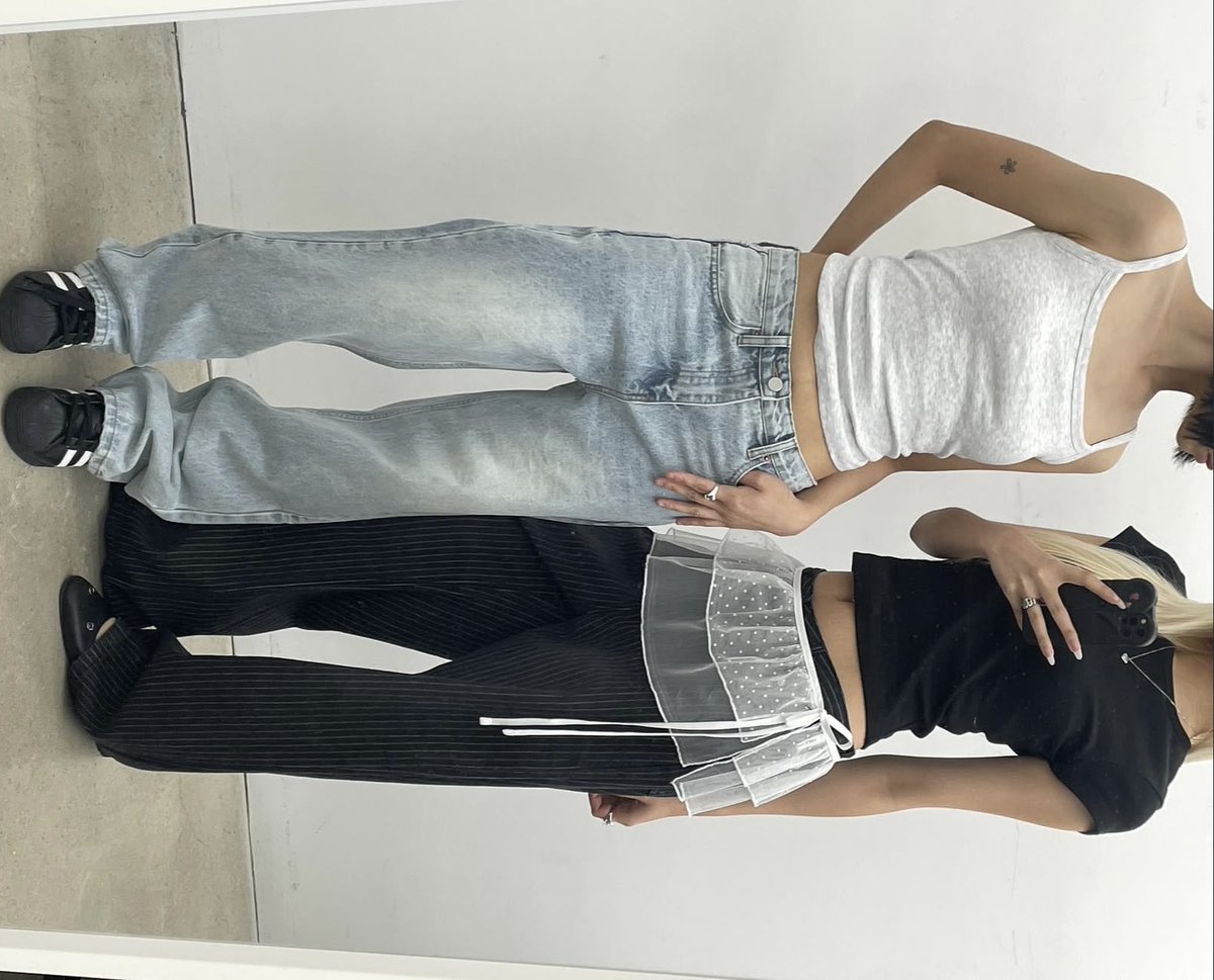 블랙업 또 너무 잘함…,,
신상 바지들 나왔는데 또 너무 이쁨..
요즘 부츠컷 찾고있었는데 사야겠다 ..
신상 바지들 모아둘께요 !!! (리워드 링크)