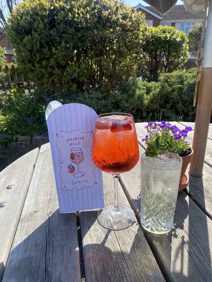 DUNSTANTEAM's tweet photo. Did you know we have a fresh new spring summer menu?.

Customers are loving it , alongside with our new spritz menu .

Why not book a table and try it out yourself:) https://t.co/jFEfIMIdpG