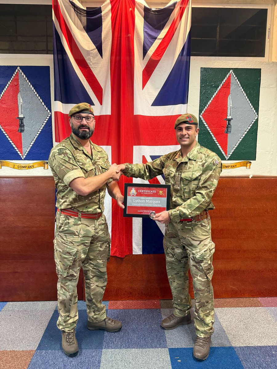 RoyalGIBRegt's tweet image. Welcome to B Company's newest members! 
Six recruits successfully completed training and received their certificates from the Commanding Officer.
Special mention to Pte Marquez, recognized as Best Recruit 💪 and awarded the CO's coin! 

#ArmyReserve #NewRecruits