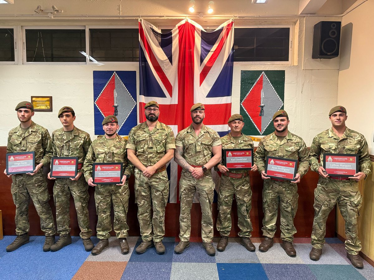 RoyalGIBRegt's tweet image. Welcome to B Company's newest members! 
Six recruits successfully completed training and received their certificates from the Commanding Officer.
Special mention to Pte Marquez, recognized as Best Recruit 💪 and awarded the CO's coin! 

#ArmyReserve #NewRecruits