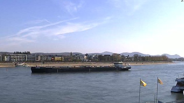 Rheinpegel's tweet photo. Hallo #Ostry #Schiff #Bonn #Rhein https://t.co/oExfqV7I3N