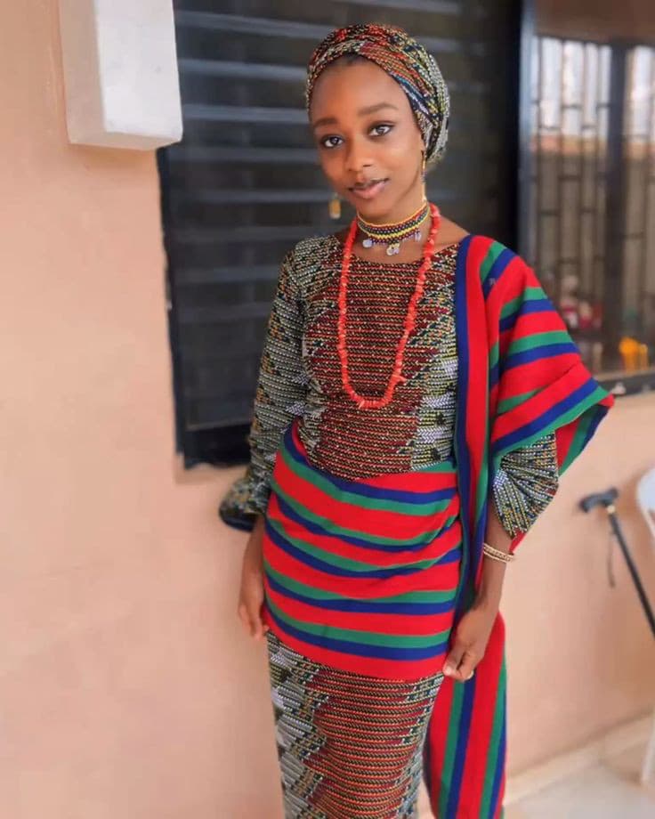 mobstitchpoint1's tweet photo. Did you know that every culture has a type of fabric often used strictly as an accessory in Nigeria?
The most popular is the Aso-Oke among the Yoruba people. However, among the Nupe people, it is called 'Ede Kpasa Nupe'.
#mobstitchpoint
#Nupekingdom 
#fashion
#funfacts
#Friday https://t.co/9ibP4XagRy