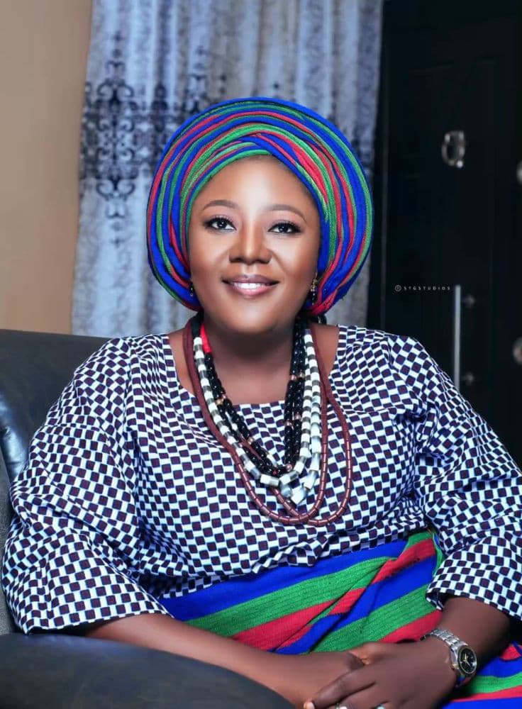 mobstitchpoint1's tweet photo. Did you know that every culture has a type of fabric often used strictly as an accessory in Nigeria?
The most popular is the Aso-Oke among the Yoruba people. However, among the Nupe people, it is called 'Ede Kpasa Nupe'.
#mobstitchpoint
#Nupekingdom 
#fashion
#funfacts
#Friday https://t.co/9ibP4XagRy
