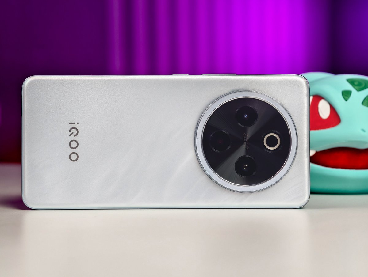 stufflistings's tweet photo. Q3. What is the fast charging capacity of the iQOO Z10?
A. 60W FlashCharge
B. 90W FlashCharge
#WiniQOOZ10 #iQOOZ10 #FullyLoaded https://t.co/YDSulgUhiu