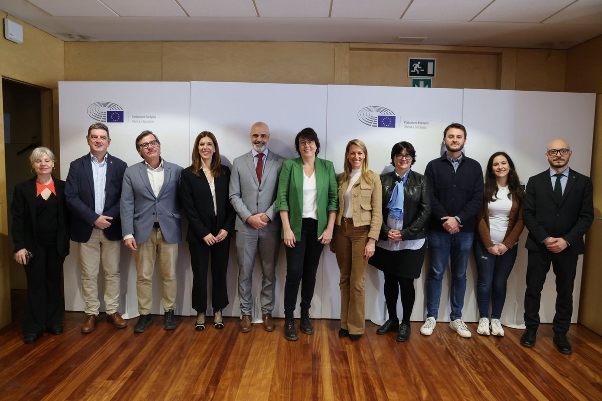 A Brussel·les també es fa política local.

Reptes com la crisi de l'habitatge i els pressupostos europeus impacten directament els nostres municipis. Per això, trobar-nos amb ajuntaments de la xarxa Building Europe with Local Councillors és vital per afrontar-los plegats.