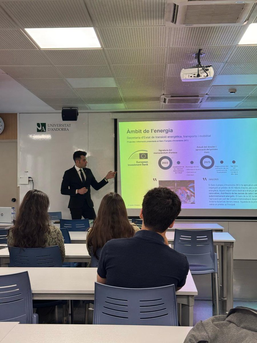 Acció Climàtica Andorra (@accioclima) on Twitter photo El secretari d’Estat, <a href="/forny_/">David Forné Massoni</a>, ha compartit amb els estudiants de 1r del bàtxelor en Administració d’empreses de l'<a href="/UdAndorra/">Universitat d'Andorra</a> les línies estratègiques del Govern en matèria de transició energètica i, sobretot, del canvi de model de transport. El secretari d’Estat, <a href="/forny_/">David Forné Massoni</a>, ha compartit amb els estudiants de 1r del bàtxelor en Administració d’empreses de l'<a href="/UdAndorra/">Universitat d'Andorra</a> les línies estratègiques del Govern en matèria de transició energètica i, sobretot, del canvi de model de transport.
