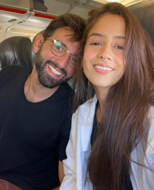 ACOM_es's tweet photo. Shahar Gindi, estudiante de psicología, fue asesinada por gazatíes. 
Los gazatíes le dispararon cuando ella y su novio Almog Sarusi intentaban escapar de la masacre del festival Nova.  
Los gazatíes secuestraron a Almog mientras intentaba curar las heridas de Shahar. Lo arrastraron a Gaza y lo retuvieron durante 11 meses en un horrible túnel inhabitable (junto con Hersh Goldberg-Polin, Eden Yerushalmi, Carmel Gat y otros).   
Los gazatíes mataron de hambre y torturaron a estos 6 rehenes durante 11 meses, los maltrataron sin piedad.  
No hay ninguna protesta en las facultades españolas por Shahar (estudiante de psicología), Carmel Gat (terapeuta ocupacional) y tantos otros inocentes cruelmente maltratados por los gazatíes.
