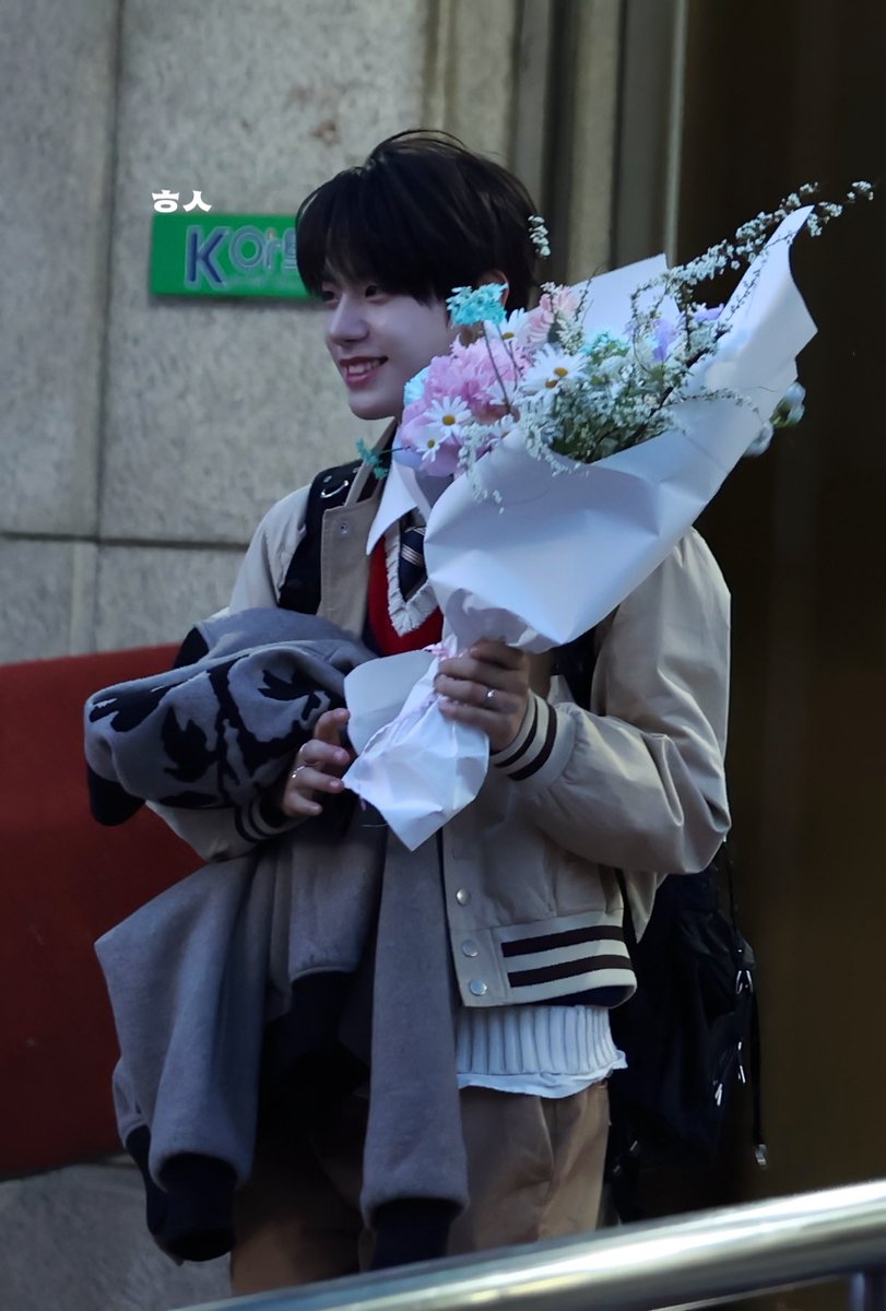 250411

잘했어!

#송승호
#SONGSEUNGHO
#CLOSEYOUREYES
#클로즈유어아이즈