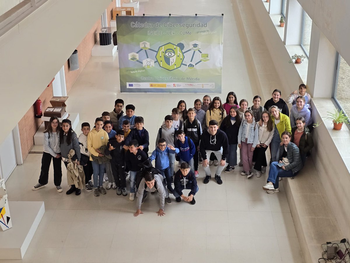 CUMe_UEx's tweet image. Los estudiantes del colegio Nuestra Señora de los Dolores de Guareña han podido disfrutar de los talleres sobre ciberseguridad en Desayuna con la Ciencia. @INCIBE  @infouex @CulEmprendedora #CátedrasCIber #CiberCUMe #NextGenerationEU #PlanDeRecuperación