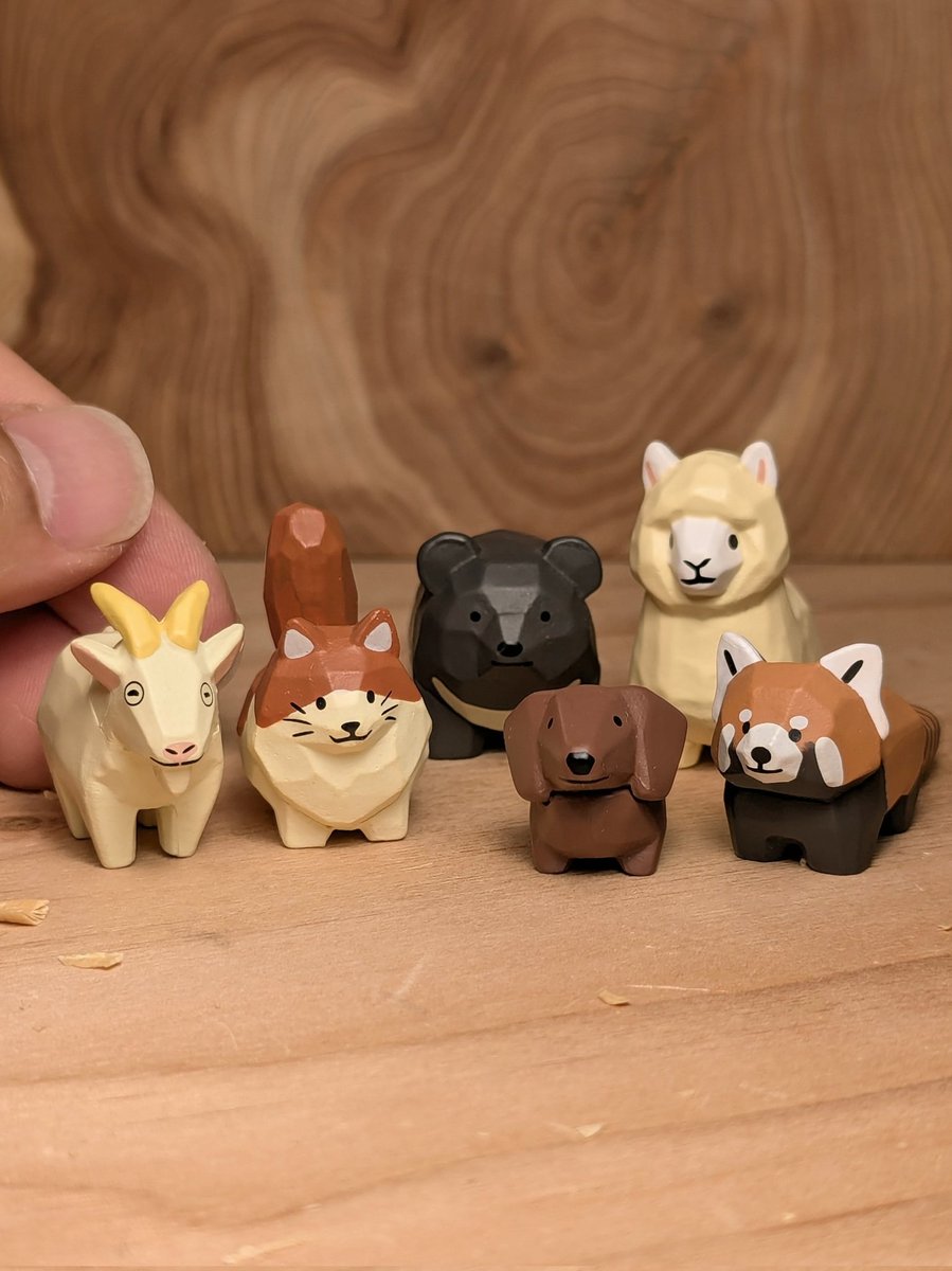 ちゃんと告知するの忘れてたけど、私の木彫りフィギュアガチャ第二弾の再販が販売が先月から始まってるよ！
「川崎誠二の木彫りの動物たちマスコットフィギュア２」でてます！よろしく！