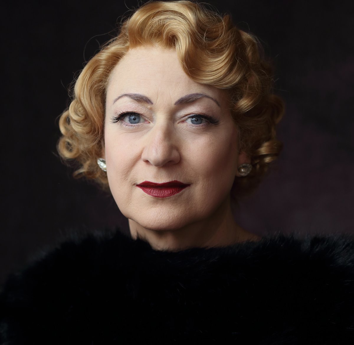 Lucy Stevens actor & classical singer. tweet media
