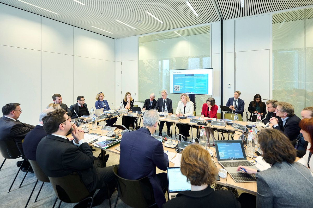 HennaVirkkunen's tweet image. Many thanks to @ERC_Research for organising an inspiring discussion yesterday about boosting competitiveness with representatives of academia, industry and MEPs. I have underlined the importance of Europe to be an #AIContinent and increase #techsovereignty in Chips and Quantum.