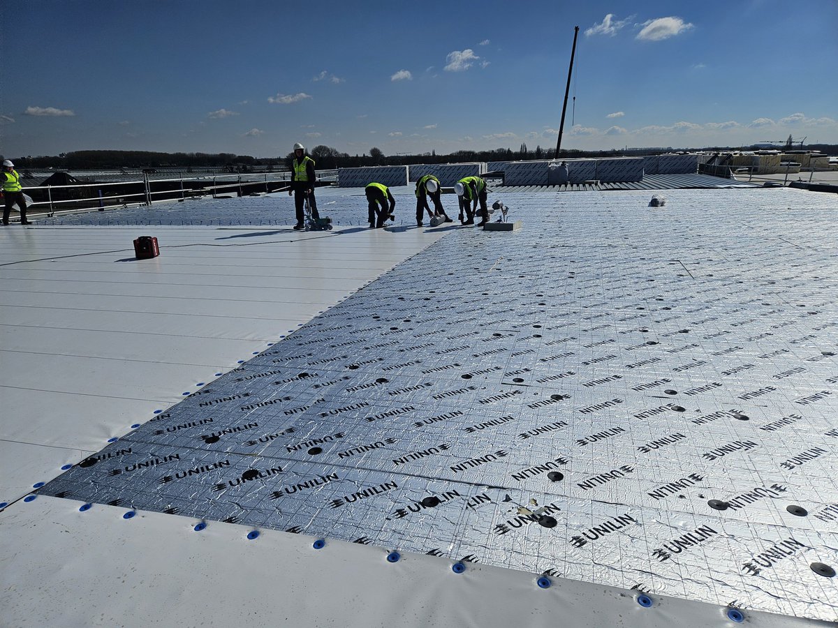 Deze week is er weer heel veel gebeurt op het project het state-of-the-art pand van 30.000 m2 #VDHCompany te Ridderkerk door <a href="/FraanjeBouw/">Fraanje B.V.</a> in samenwerking met #MelcombePartners, #RistoBV, <a href="/dhbArchitects/">dhb</a> en #Progam Bouwmanagement BV #mijlpaal de staalconstructie is gereed!