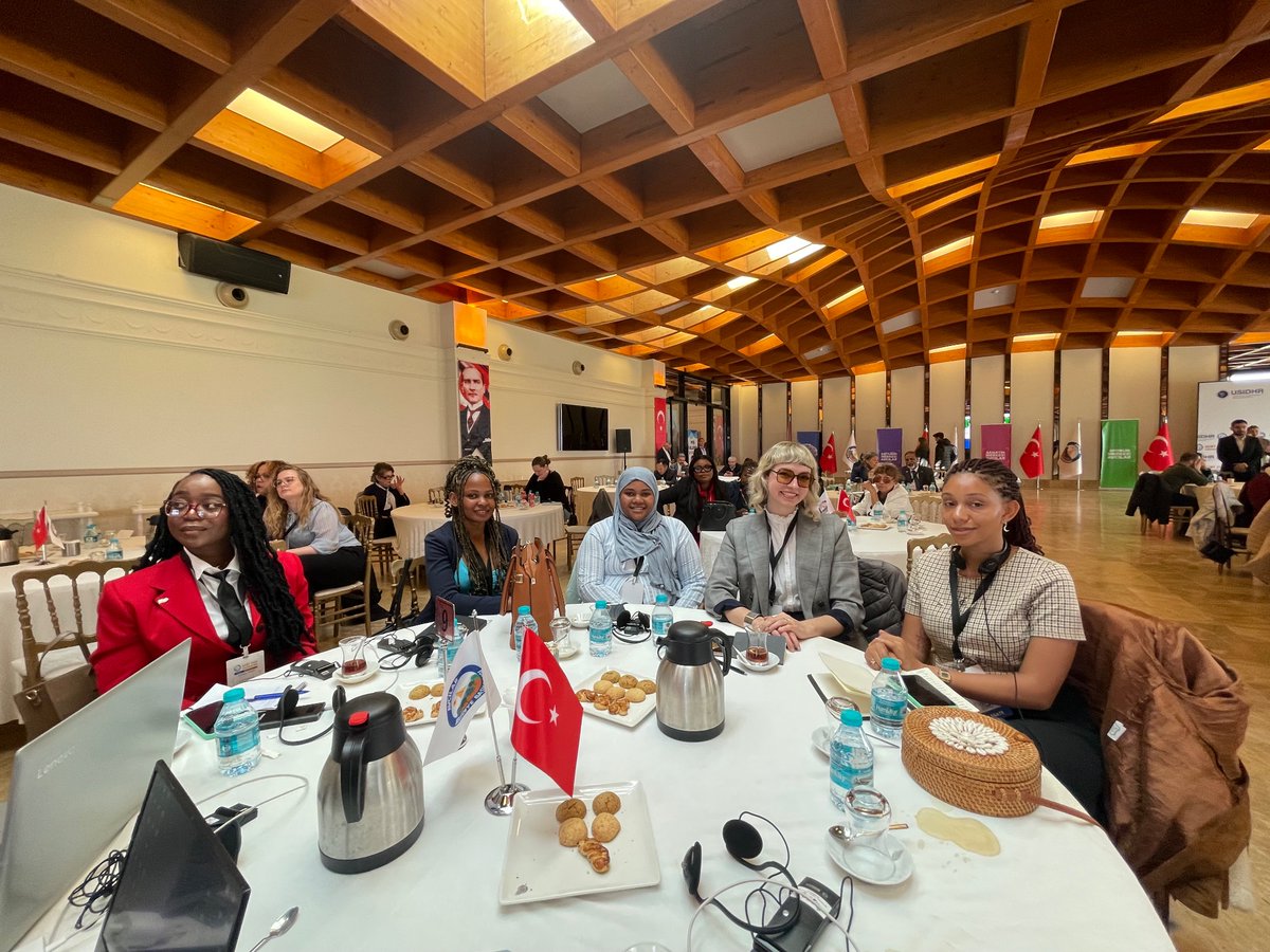 DGJuventudGE's tweet photo. Durante los últimos 4 días, una delegación de Guinea Ecuatorial, encabezada por la Directora General de Juventud, ha participado en la Cumbre Global sobre la Construcción de Futuros Sostenibles para Mujeres y Jóvenes, que ha tenido lugar en #Avcilar, Estambul(Turquía)
 🇬🇶🤝🏾🇹🇷 https://t.co/xn104a3dXE