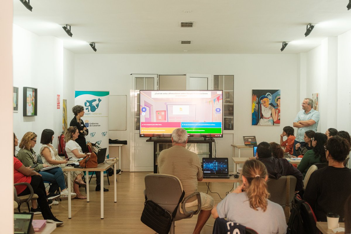 EAPN_Canarias's tweet photo. 💻 Esta semana desde el proyecto #RedL@b de @EAPNCanarias celebramos en #GranCanaria y #Tenerife el taller de Formación de Personas Formadoras. 

Dos jornadas para explorar recursos digitales, compartir experiencias y aplicar el marco #DigComp2.2. ¡Gracias por participar! 🙌 https://t.co/8NQXg7Du90